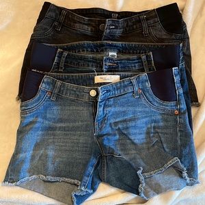 Bundle of 3 Gap Maternity Jean Shorts - Size 4